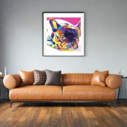 Kleurrijke Franse bulldog als sfeerimpressie aan de muur