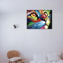 Kleurrijke katje als sfeerimpressie aan de muur