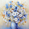 Witte en blauwe bloemen in een vaas