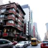 Stadse drukte in geometrische vormen
