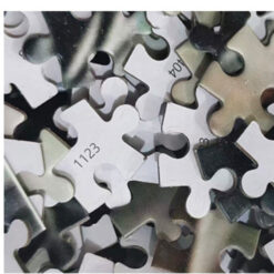 Puzzelstukjes van dichtbij, met de nummering op de achterkant