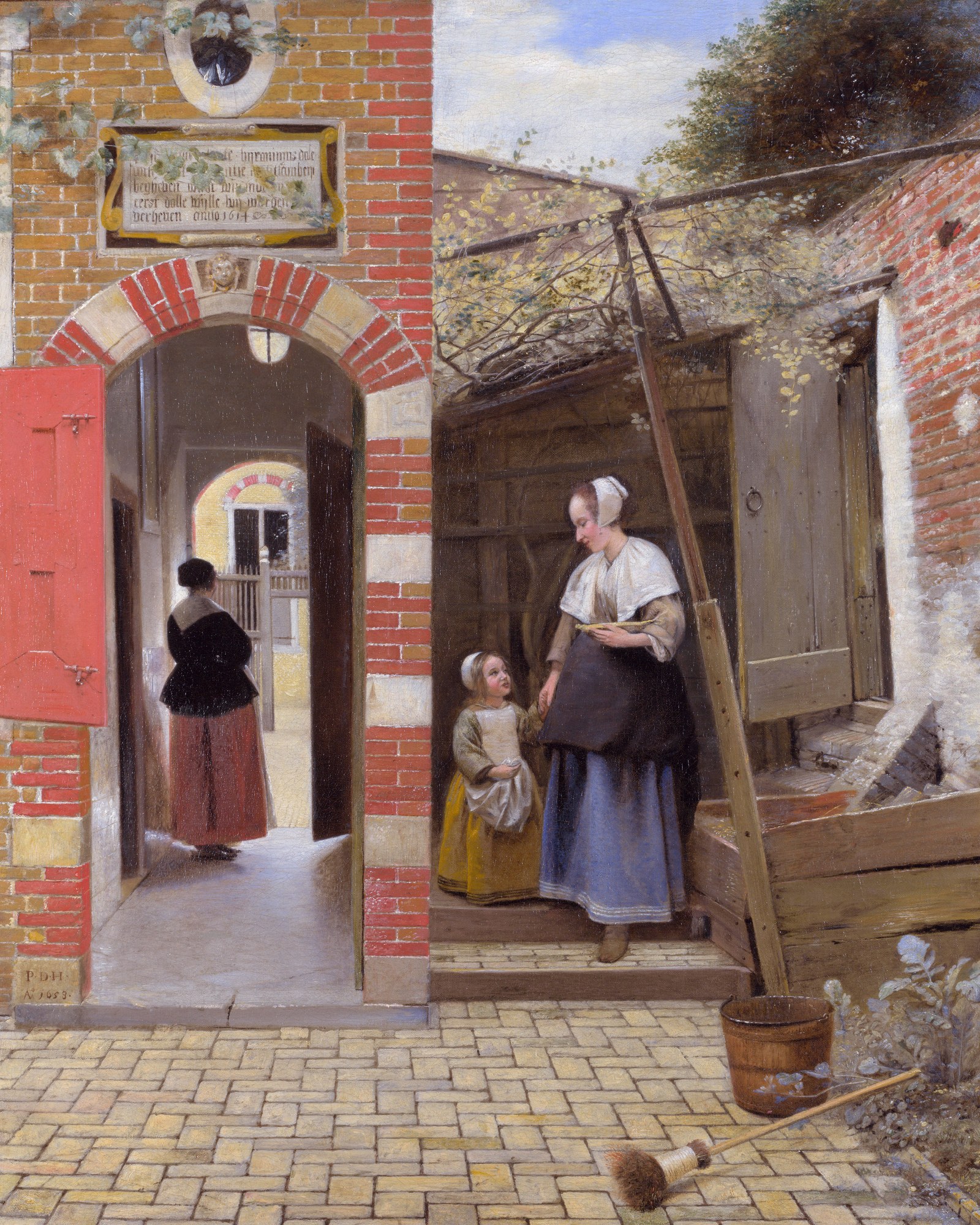 Binnenplaats van een huis in Delft van Pieter de Hooch: een vrouw en een meisje op een geplaveide binnenplaats, door een gang zie je een vrouw op straat